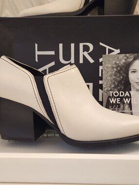 Naturalizer Leather "Femma" Alabaster Booties. NIB. Size 10